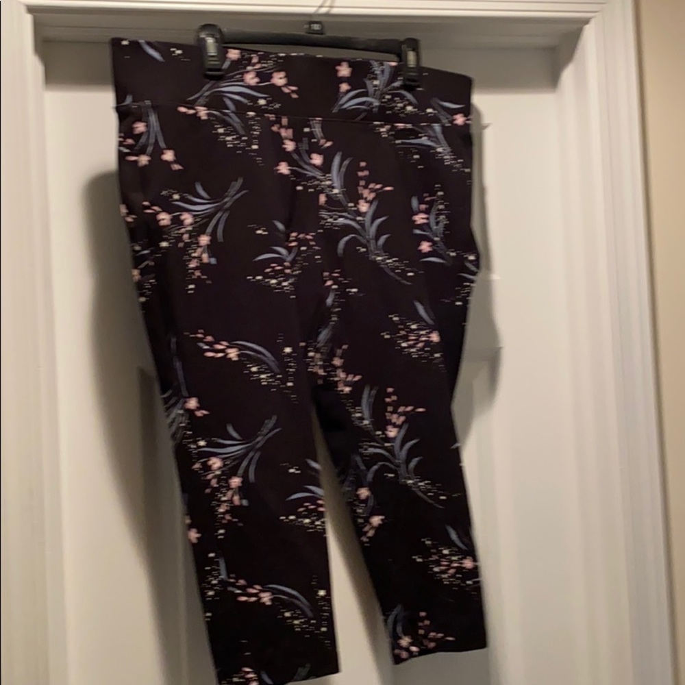Black and Multi Floral Stretch Crops